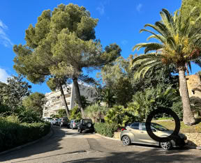 batiment vue de l'entrée de la résidence
